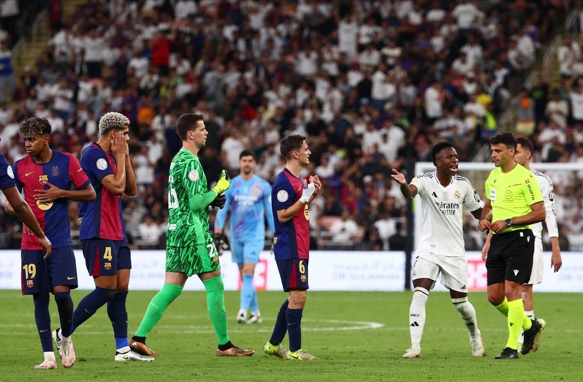 包含巴萨客场取胜，稳固前四位置的词条