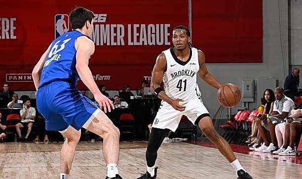 半岛体育投注-篮网取得反击胜利，球迷振奋