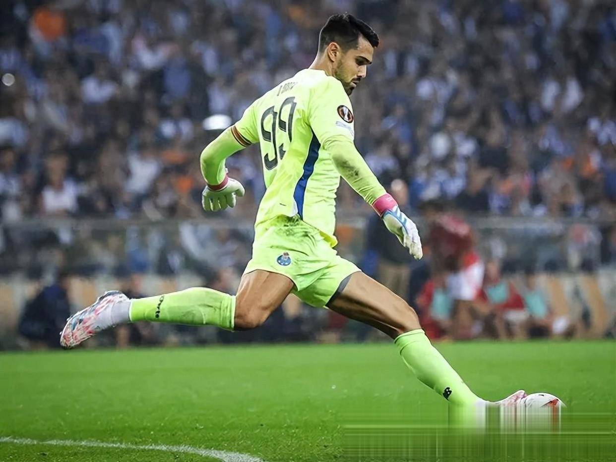 半岛体育注册-波尔图球员激战球前踢反击净胜的简单介绍