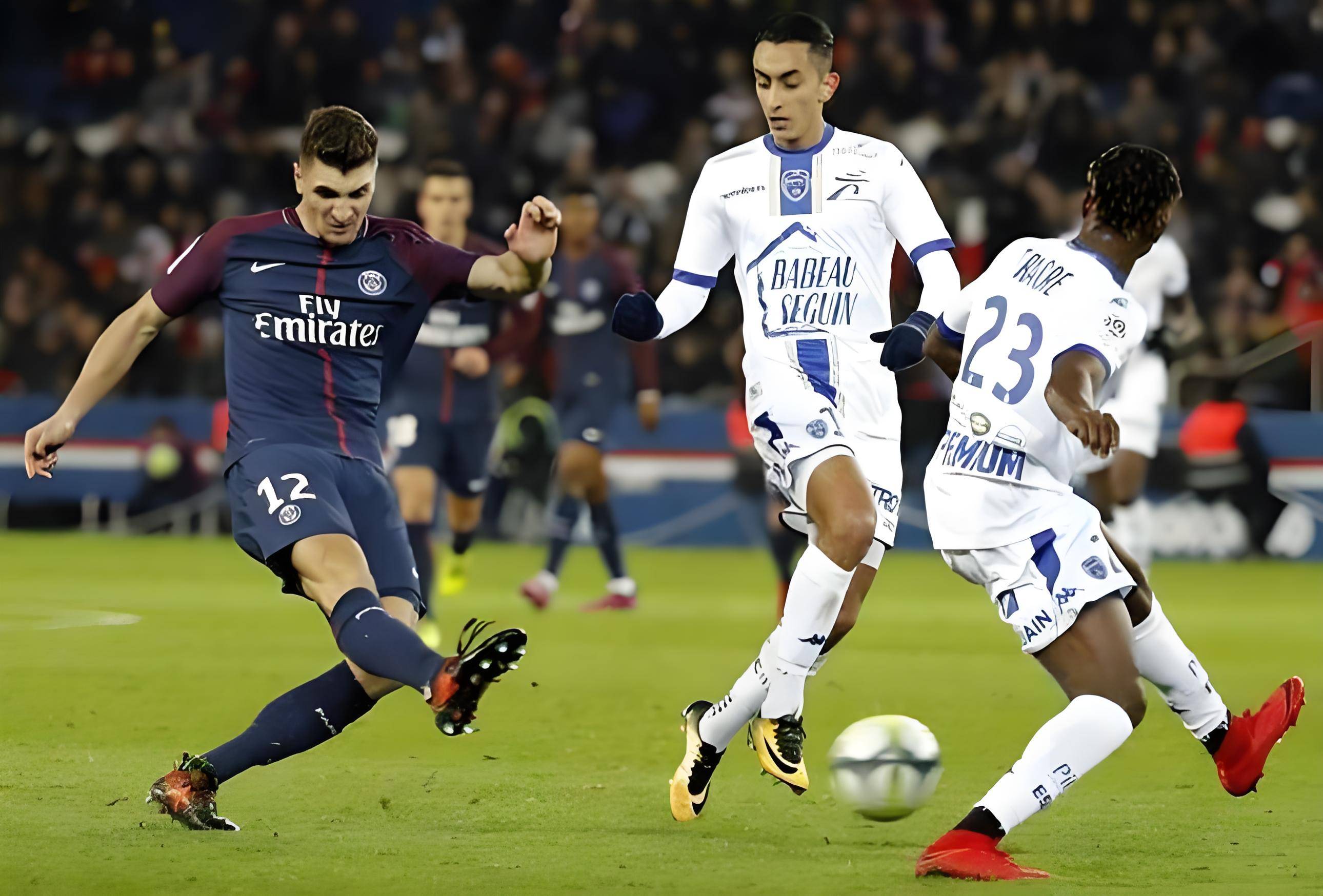 欧预赛比拼激烈，球队全力以赴的简单介绍