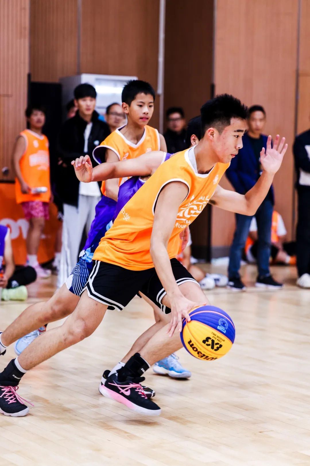 NBA巨星跨界开设篮球学校，传授精湛技艺的简单介绍