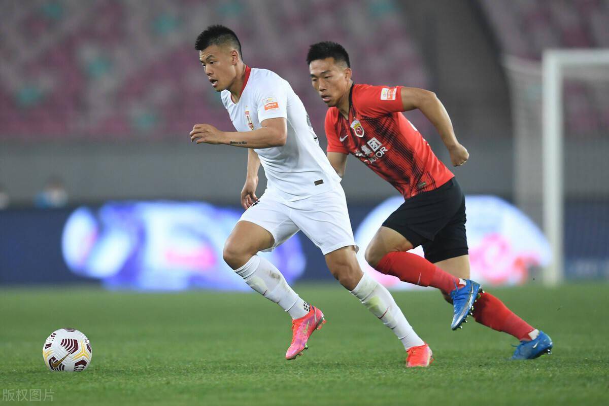 重庆客场逼平上港，表现不俗的简单介绍