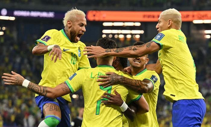 包含人气爆棚！欧洲国家足球比赛再度掀起球迷狂热的词条