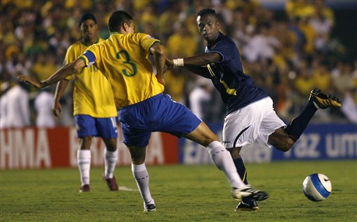 重要比赛中球队实力对决，激烈角逐