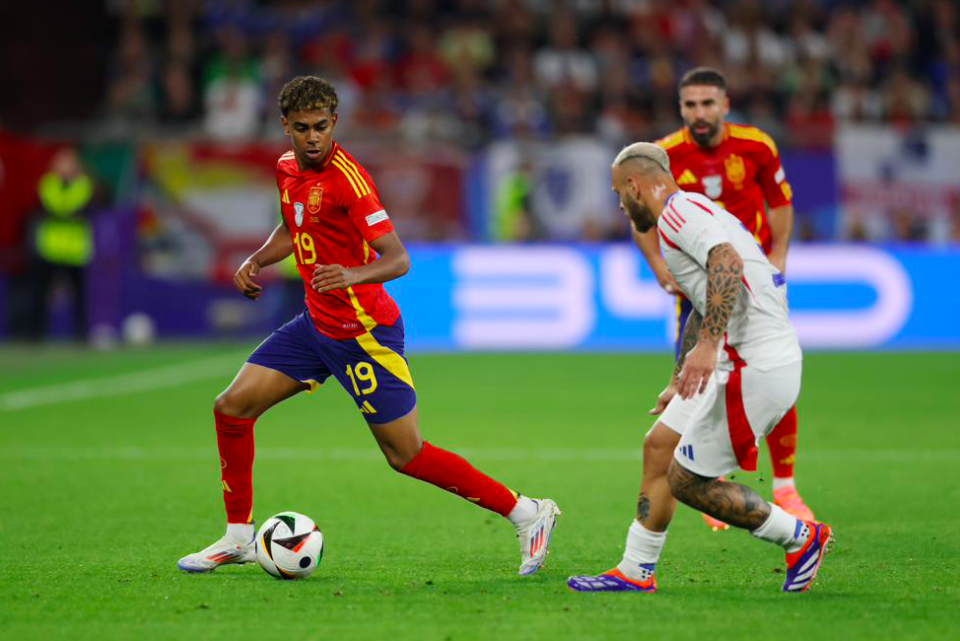 包含欧洲杯篮球决赛即将上演冠军呼之欲出的词条