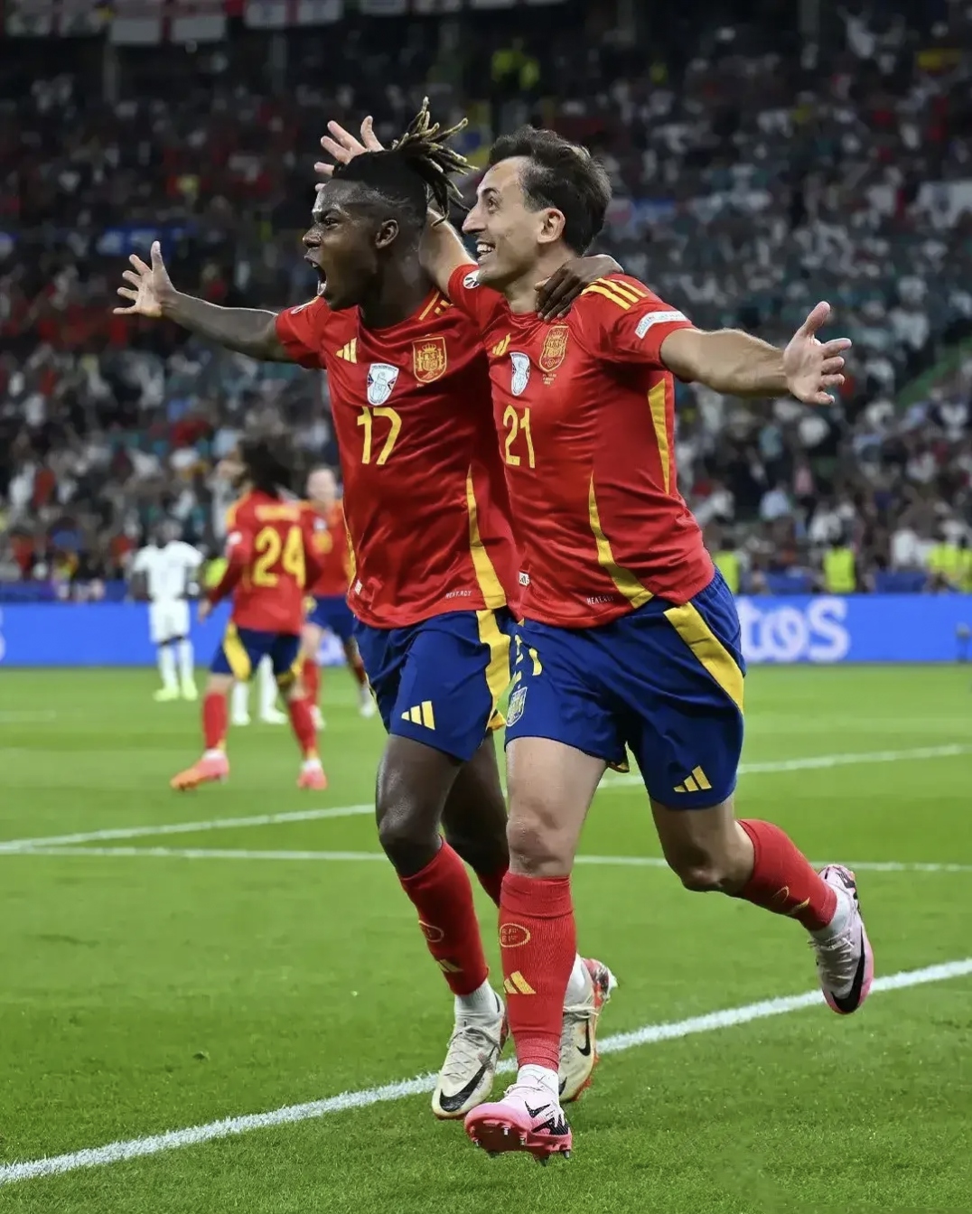 包含西班牙足坛豪门争霸，激烈对抗的词条