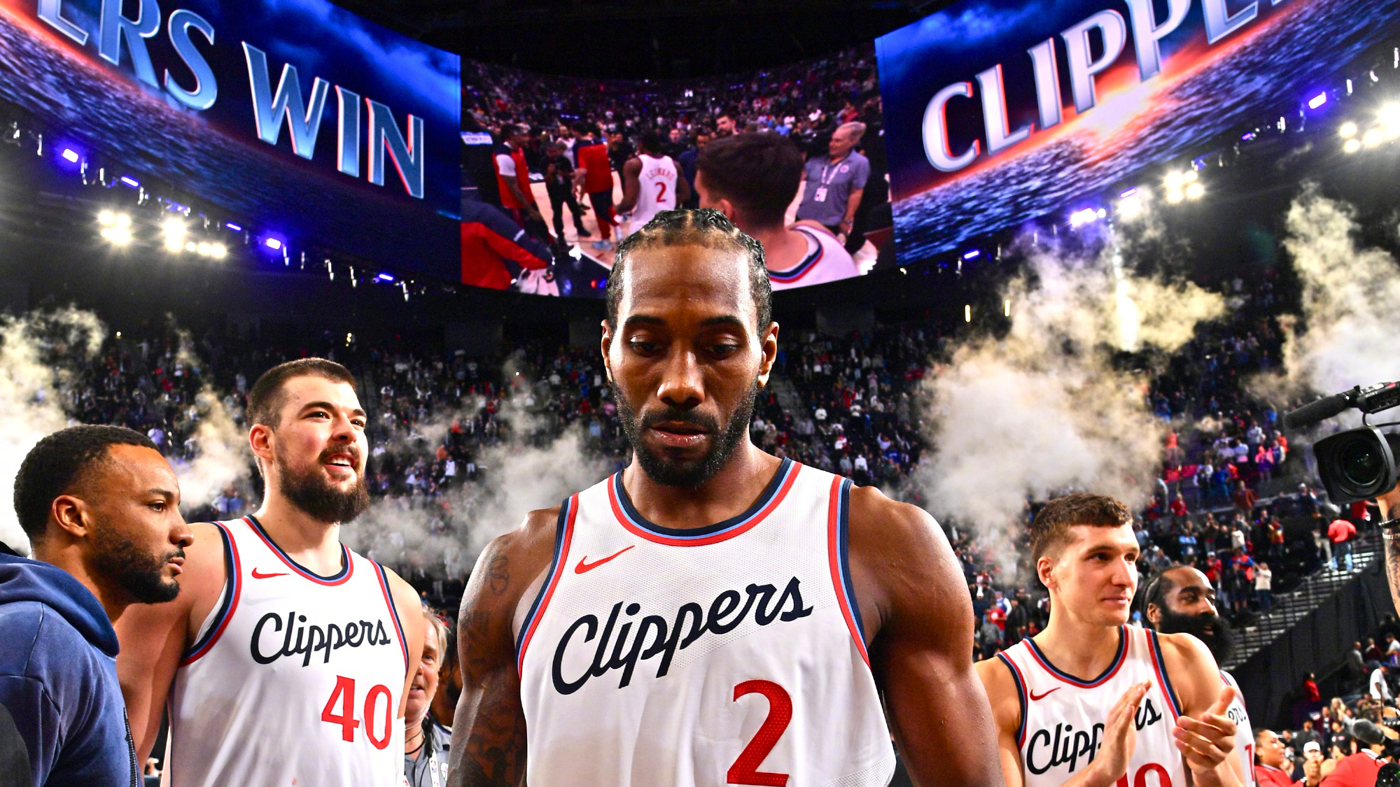 国王球星因伤无缘季后赛，球队命运岌岌可危