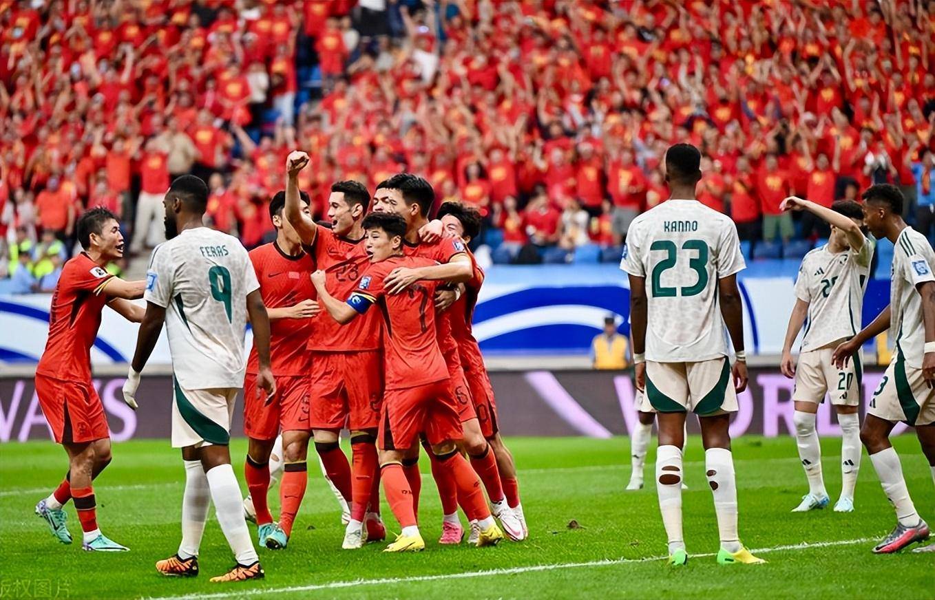 半岛体育网址-中国足球绽放光彩，国家队崭露头角