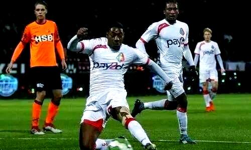 荷兰队球员发挥出色，轻松击败对手